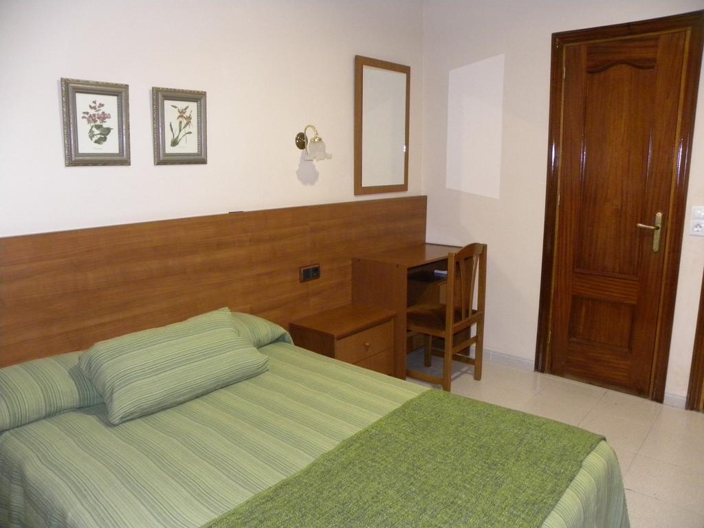 Hostal El Catalan Madrid Room photo