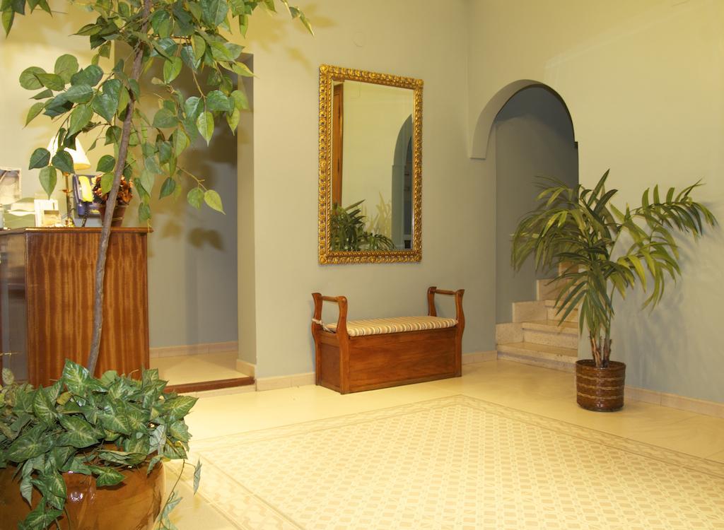 Hostal El Catalan Madrid Exterior photo