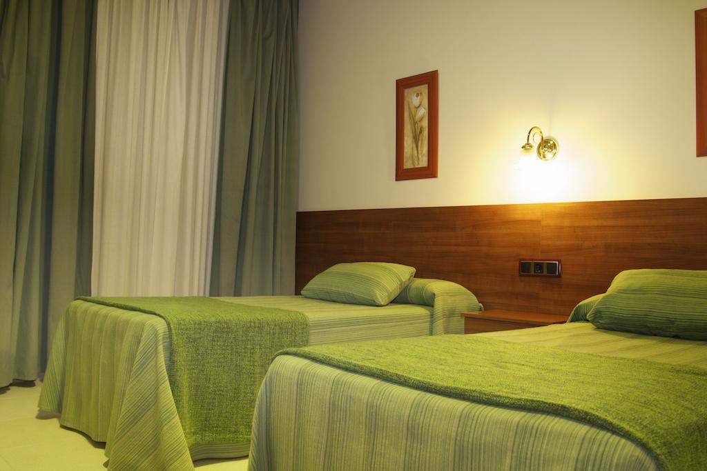 Hostal El Catalan Madrid Room photo
